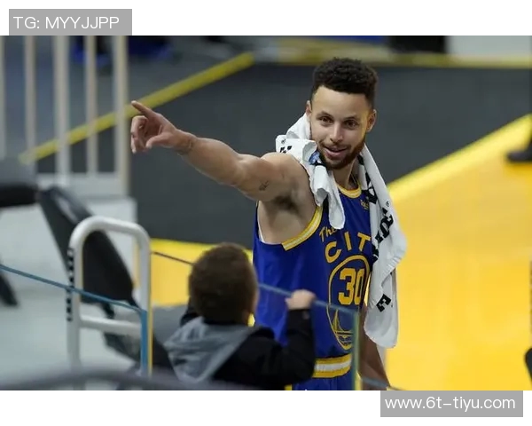 库里强调年轻球员的重要性呼吁全队以积极能量共同努力争胜 库里强调年轻球员的重要性呼吁全队以积极能量共同努力争胜