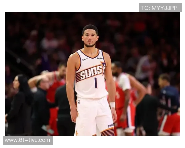 布克上半场表现出色14分9助攻展现控卫风范引领球队进攻