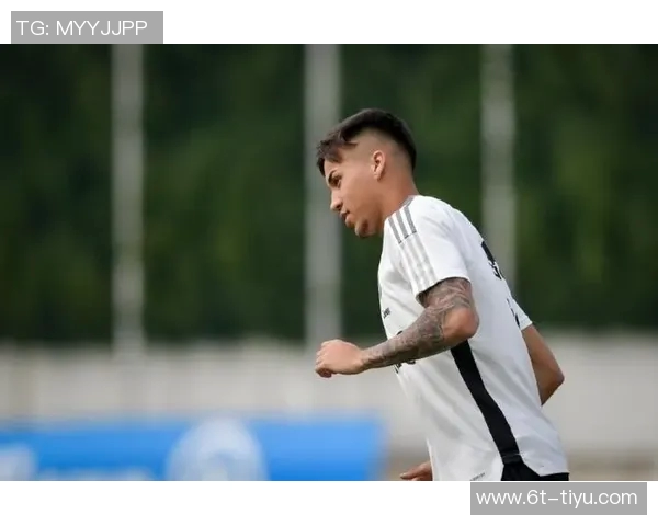 尤文旧将若热因不满裁判判罚做手铐手势被红牌罚下引发争议 尤文旧将若热因不满裁判判罚做手铐手势被红牌罚下引发争议