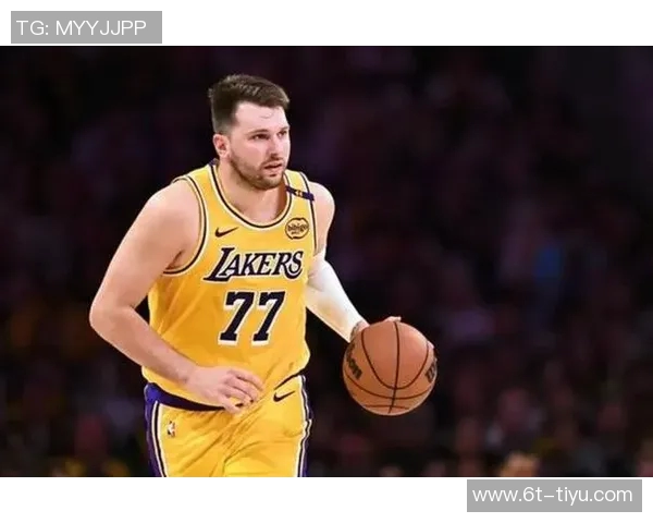 本赛季场均得分前十榜单东契奇领衔马克西紧随其后六人得分超三十