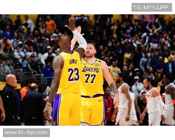 东契奇赞詹姆斯独特视角称其为团队带来巨大帮助