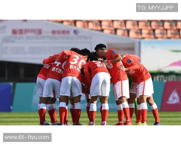 2025年中国足协青少年足球锦标赛男子16强球队团结一心共创辉煌时刻